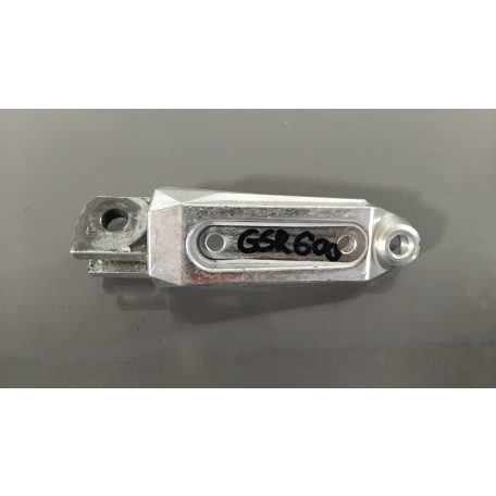 Suzuki GSR 600 Lábtartó tüske fém rész