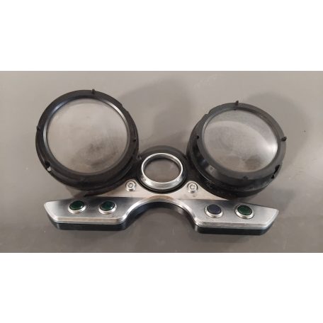 Suzuki GSX 750 - Kilóméteróra plexi - Sérült