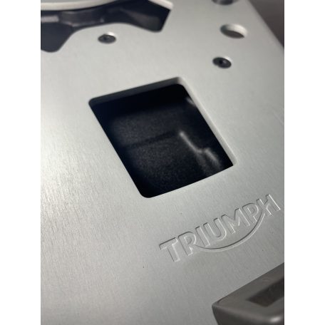 Triumph Tiger gyári doboztartó konzol