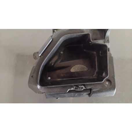 Suzuki Burgman 400 K7 Jobb oldali kesztyűtartó | 92141-05H0 | sérült