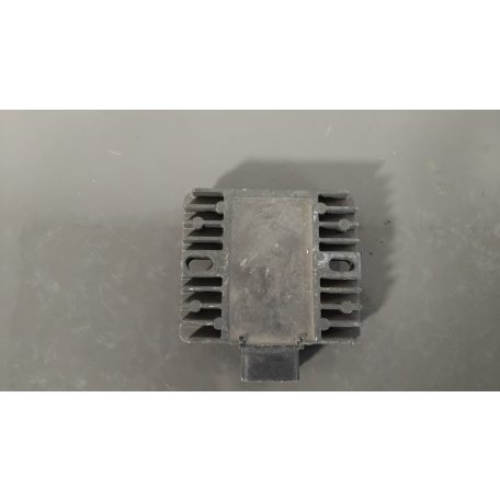 Yamaha Majesty 400 - Feszültségszabályzó