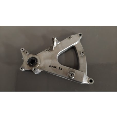 Suzuki Burgman 400 K7 Kipufogó tartó konzol