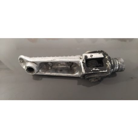 Suzuki GSXR 750 K1 Jobb lábtartó tüske