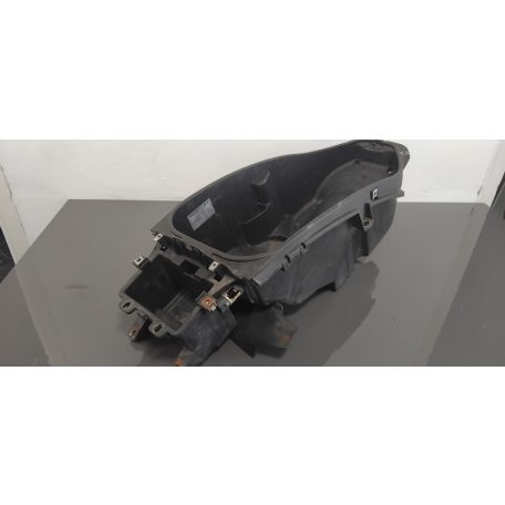Piaggio Beverly 125 Ülés alatti idom