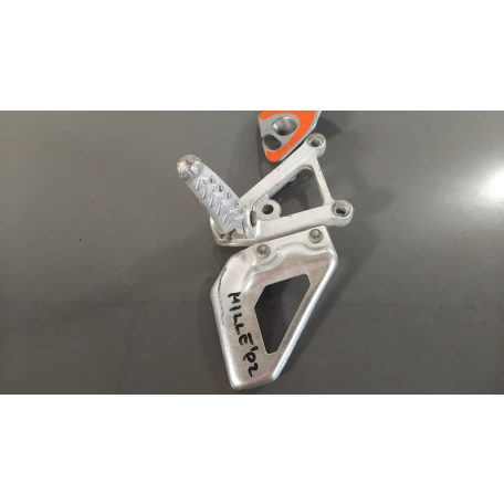 Aprilia RSV 1000 Mille - Bal oldali lábtartó konzol