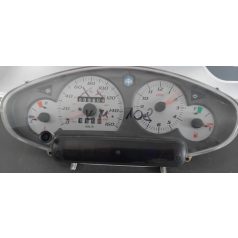 Piaggio X8 Kilóméteróra