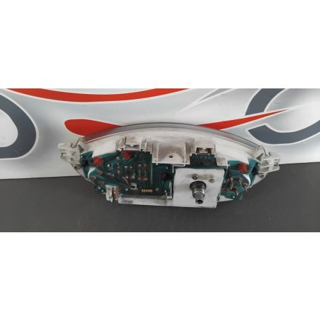 Piaggio X8 Kilóméteróra